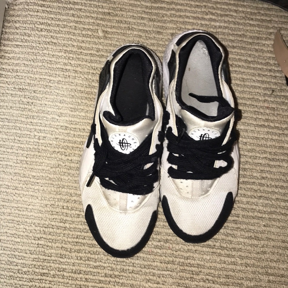 Black & White Huarache’s